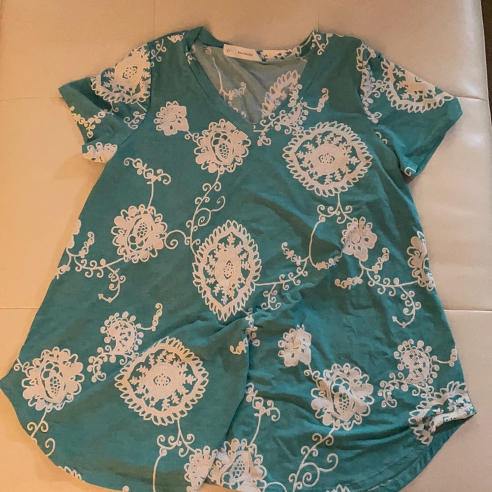 NEVER WORN-Embossed Tshirt